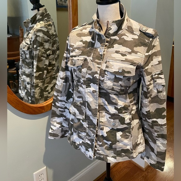 Kensie Jeans Winter Camo Print Jacket Women’s Size Medium - Picture 2 of 9